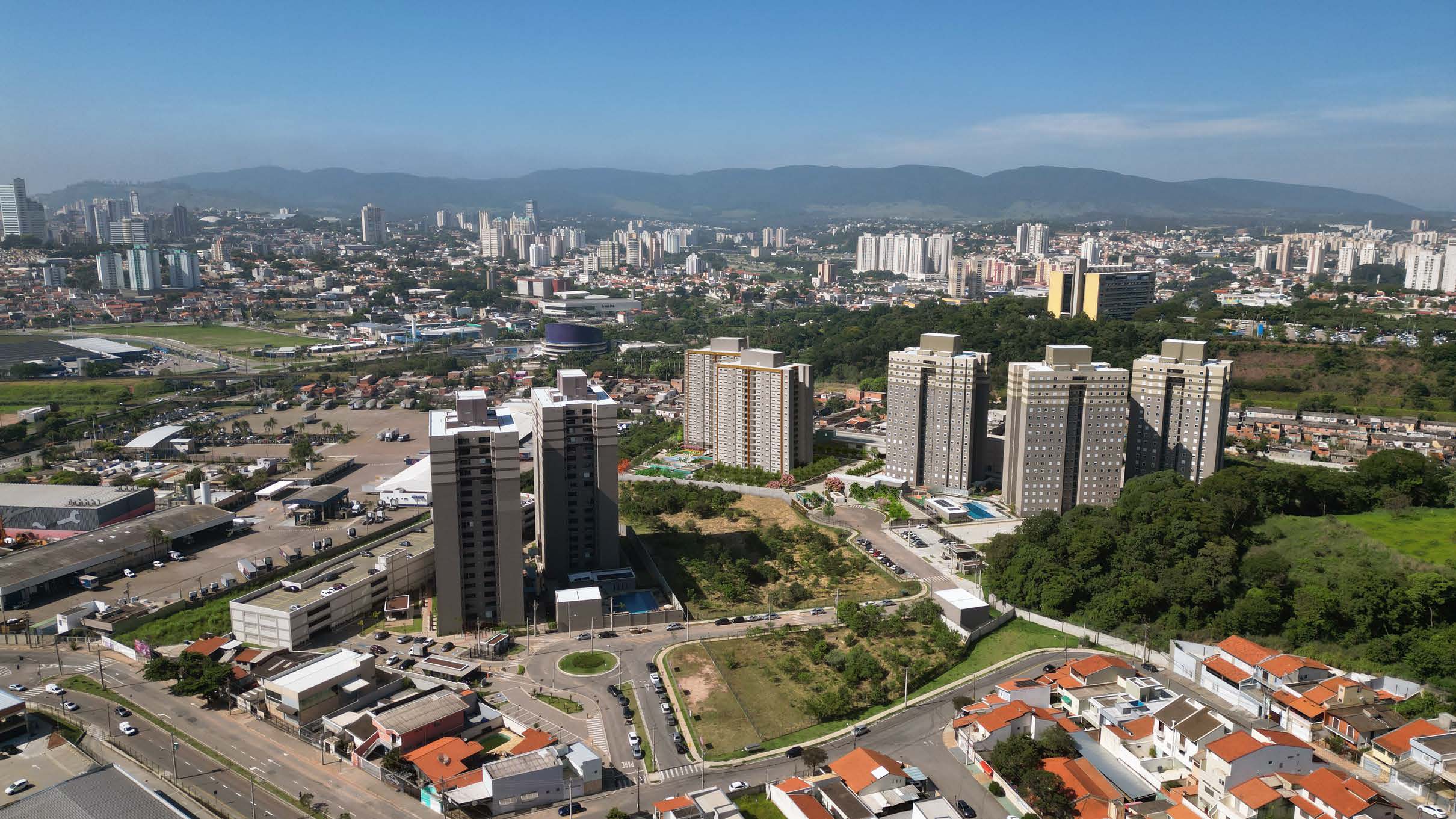 Vista aérea de Jundiaí e do bairro Horto Florestal
