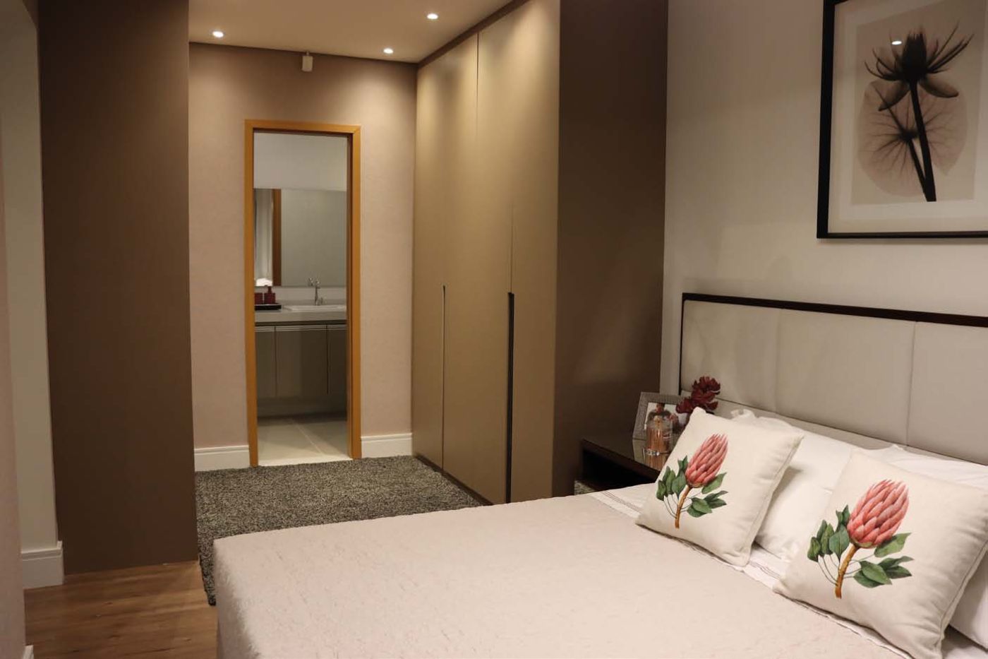 Suíte com closet, decorado de 112,3 m²